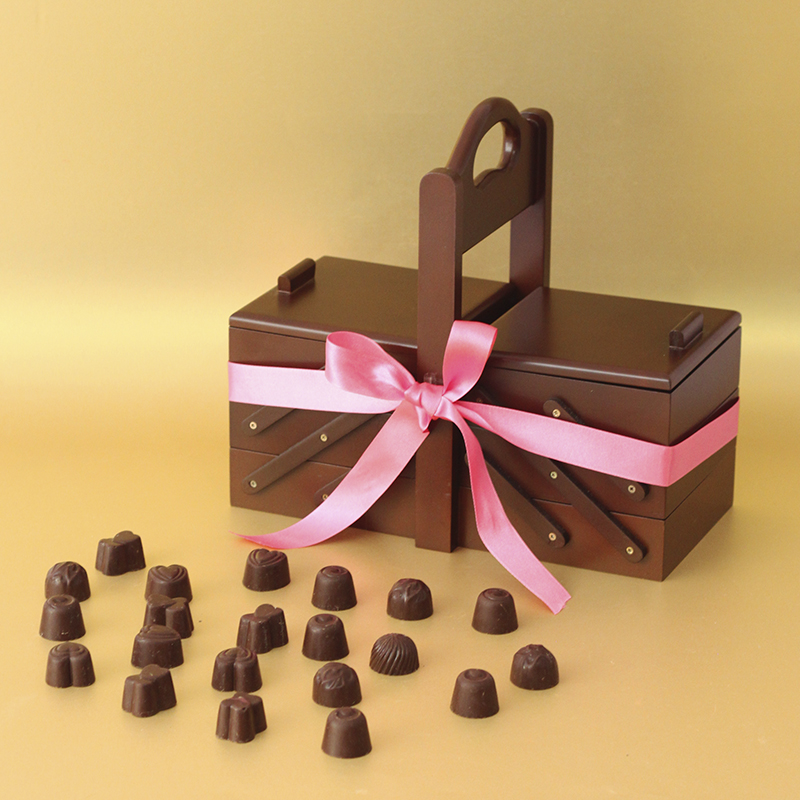 Caja de regalo con muchos chocolates